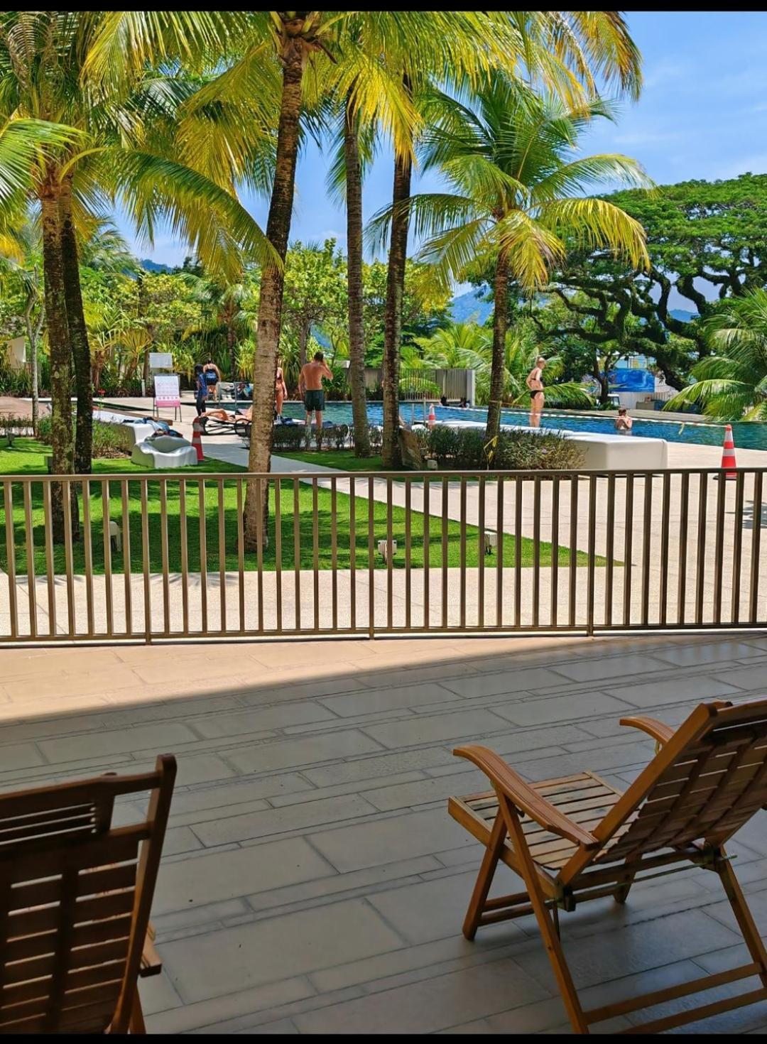 By The Sea Batu Ferringhi Beach Front Apartment Suite Экстерьер фото
