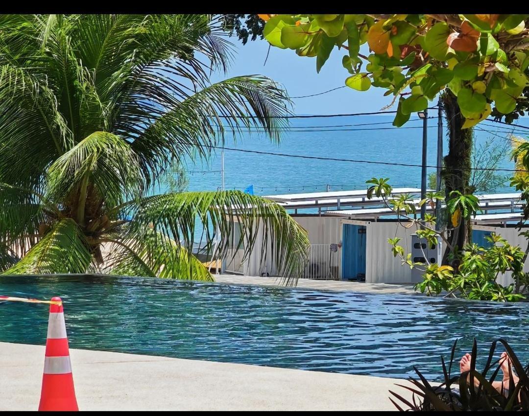 By The Sea Batu Ferringhi Beach Front Apartment Suite Экстерьер фото